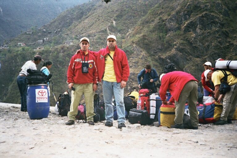 Everest 2003 — prima expeditie integral romaneasca pe Everest (ep.5 – ultimul episod)